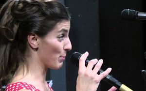 Nový klip zpěvačky Magdaleny Urbanové „Kouzlo vánoc“ říká jak by to být nemělo