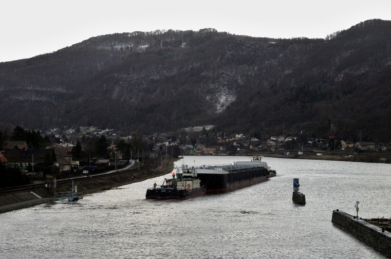 Ústím nad Labem proplul obří tanker